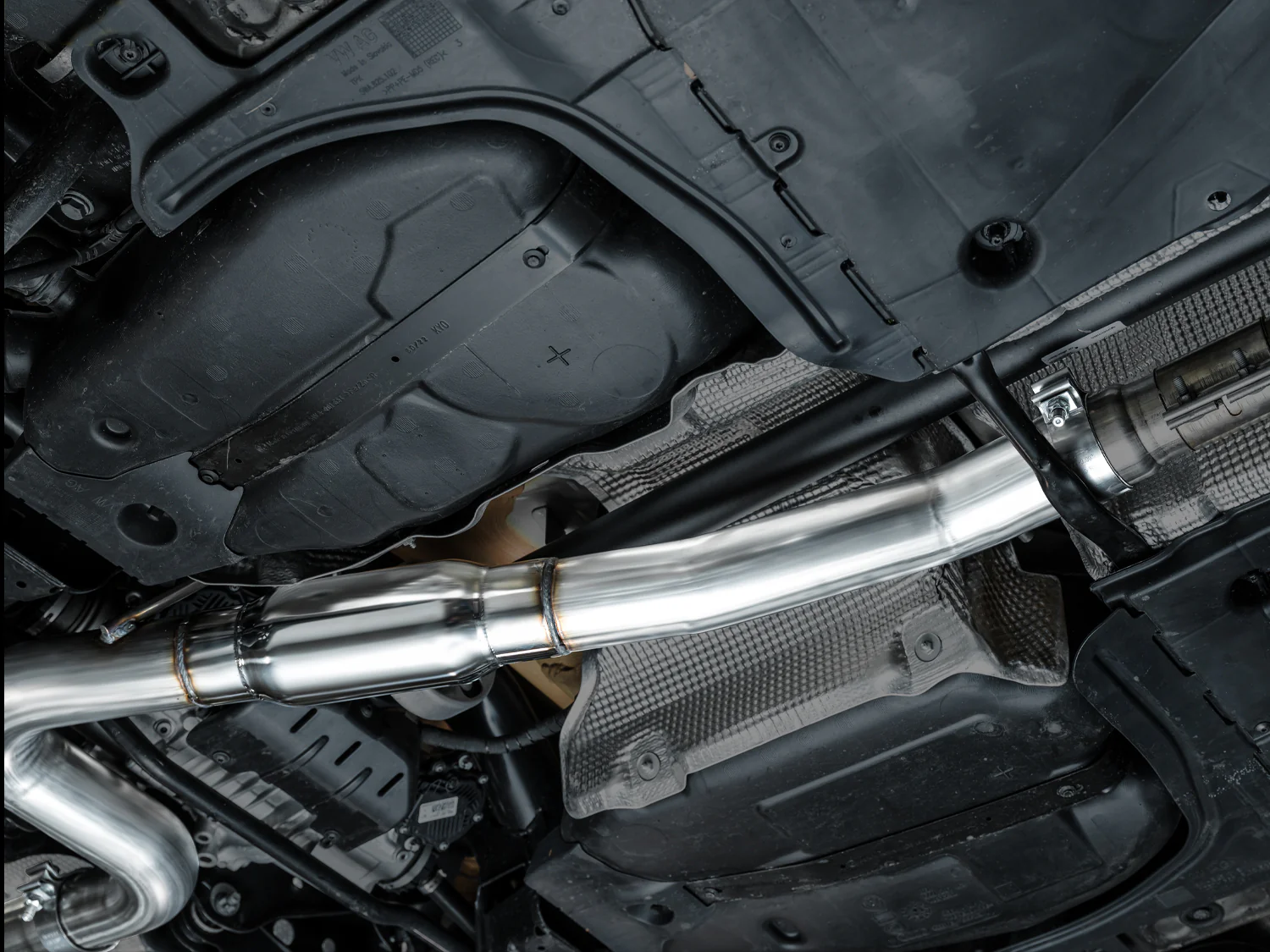 AWE EXHAUST SUITE FOR MK8 VOLKSWAGEN GOLF R 2.0T - Image 9